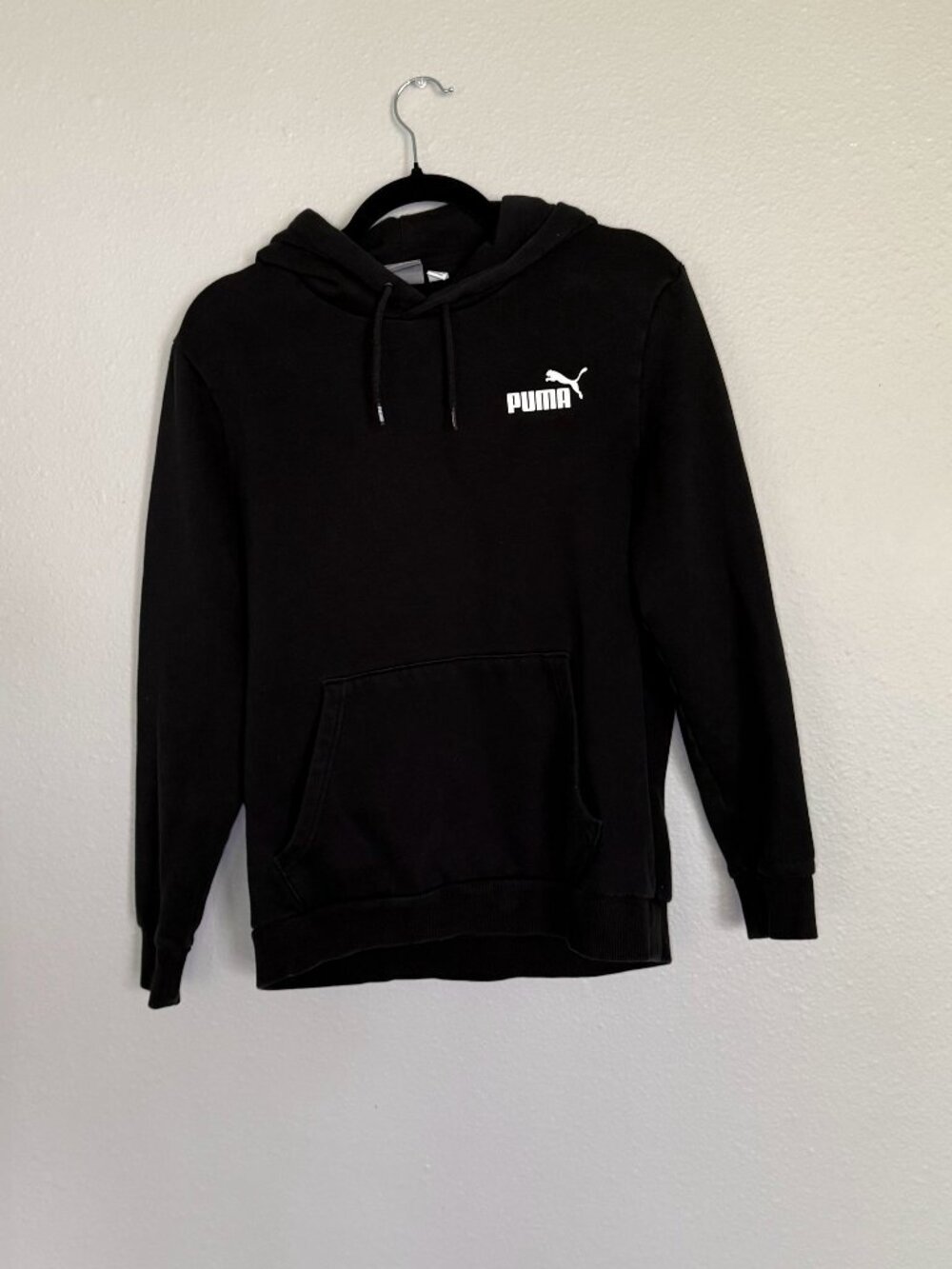 Puma Black Fleece Logo Pullover Hoodie Size Medium Sweatshirt Flawed Seam Rip